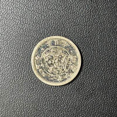 【铜匠收藏】★第135加场★客户代拍 银币场。不寄存，150包邮。不满150元，支付5元运费。《接受代拍 代送NGC评级》 - 日本明治九年早期龙五钱银币 1.35g 80%银