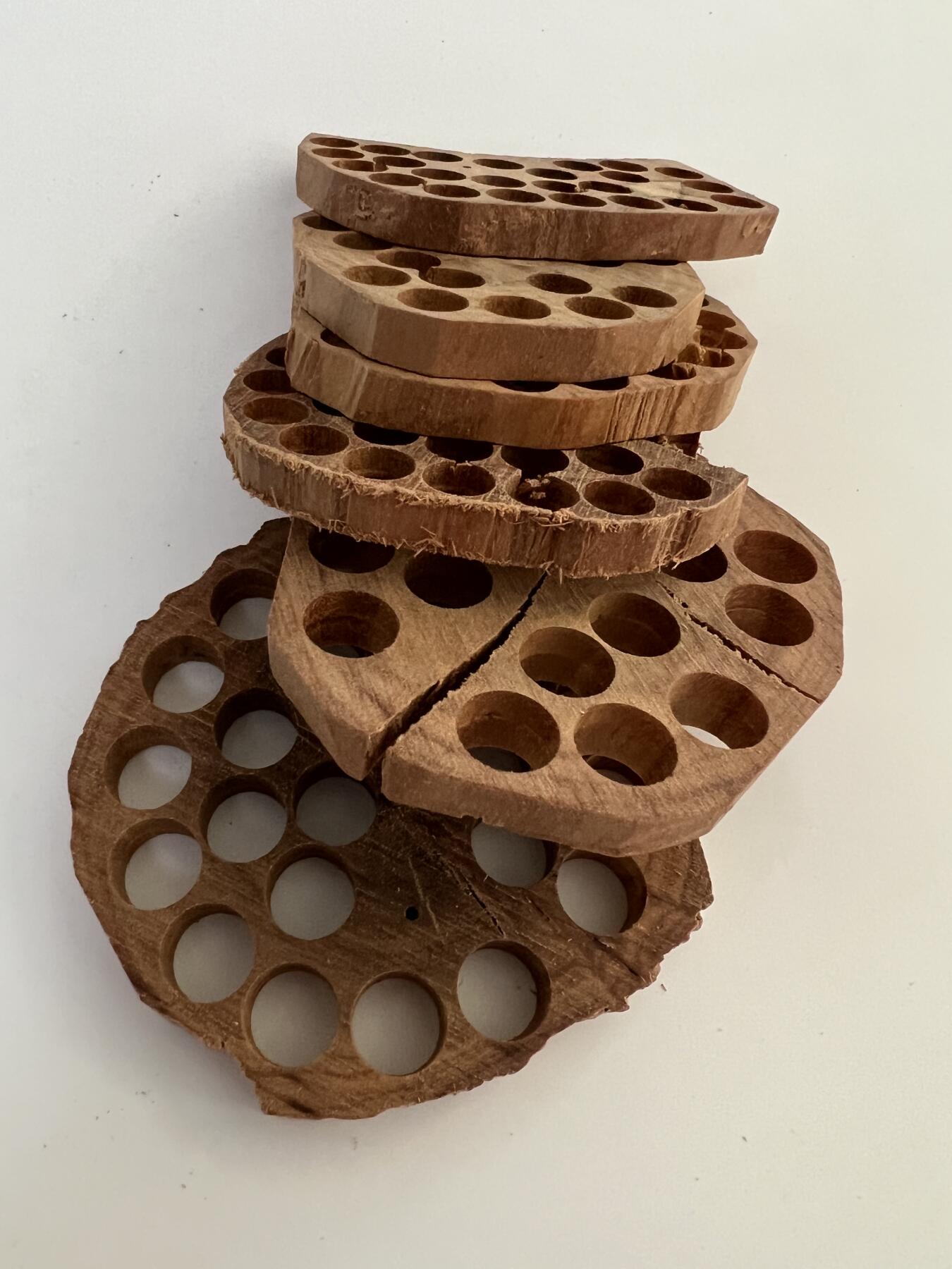 零元拍：正区印度老山檀 车珠剩余料约44克，可以打粉打颗粒做香囊或者随身佩戴 ，香味醇正。