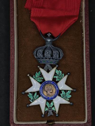 凯旋世界勋赏（第21期冬季大拍）（欢迎送拍）（对拍品有疑问请询问客服，不接受到手刀，出价默认拍品品相。请认真阅读拍卖规则！出价默认已认可！）（收到货请录制开箱视频，无视频概不处理问题。） - 法国二帝骑士级荣军，带标，配亚瑟贝特郎盒子