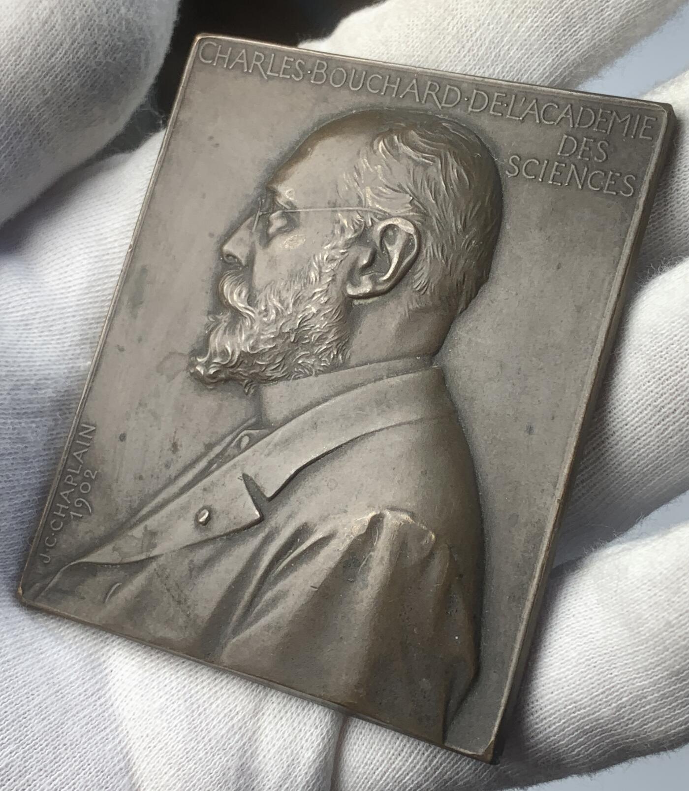 掌中浮雕-藏着的欧洲第048场 1902年法国巴黎医学院查理•沙布尔纪念铜章，70 X 58mm；  雕刻家：Jules-Clement Chaplain(1839-1909)