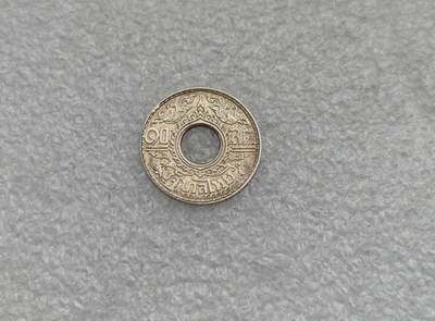 瓶子🏺第224期拍卖会 -  1940年泰国10萨当中孔银币