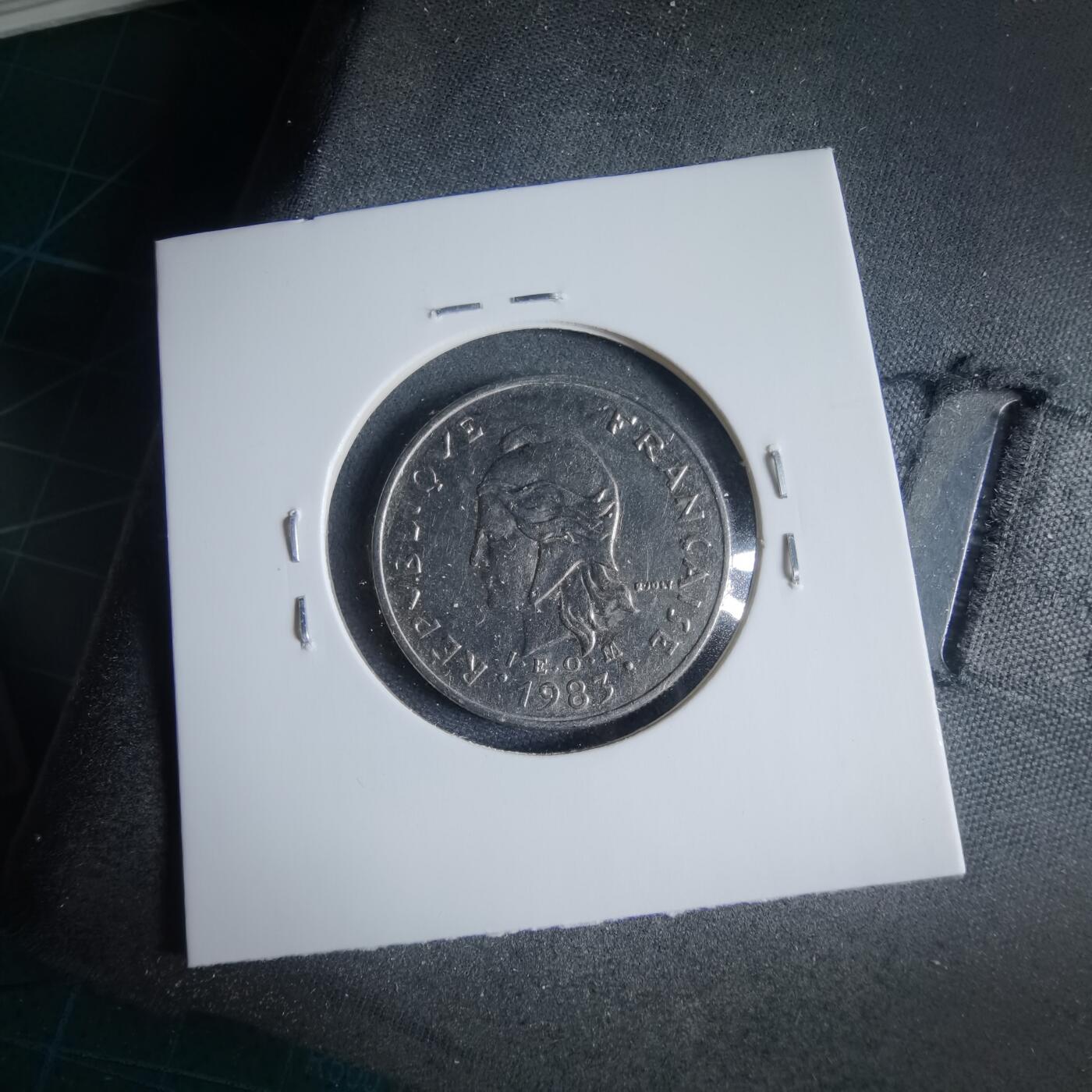 沼泽如烟--第954场 法属新喀里多尼亚1983年10法郎