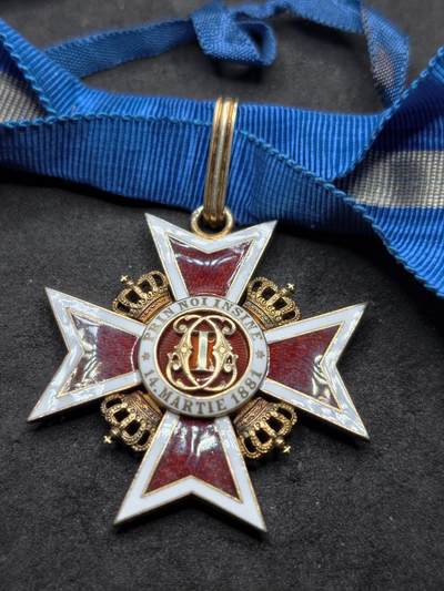 凯旋世界勋赏（第21期冬季大拍）（欢迎送拍）（对拍品有疑问请询问客服，不接受到手刀，出价默认拍品品相。请认真阅读拍卖规则！出价默认已认可！）（收到货请录制开箱视频，无视频概不处理问题。） - 二战 罗马尼亚王国 第二版 指挥官级金质王冠勋章 金制 30g左右 带标