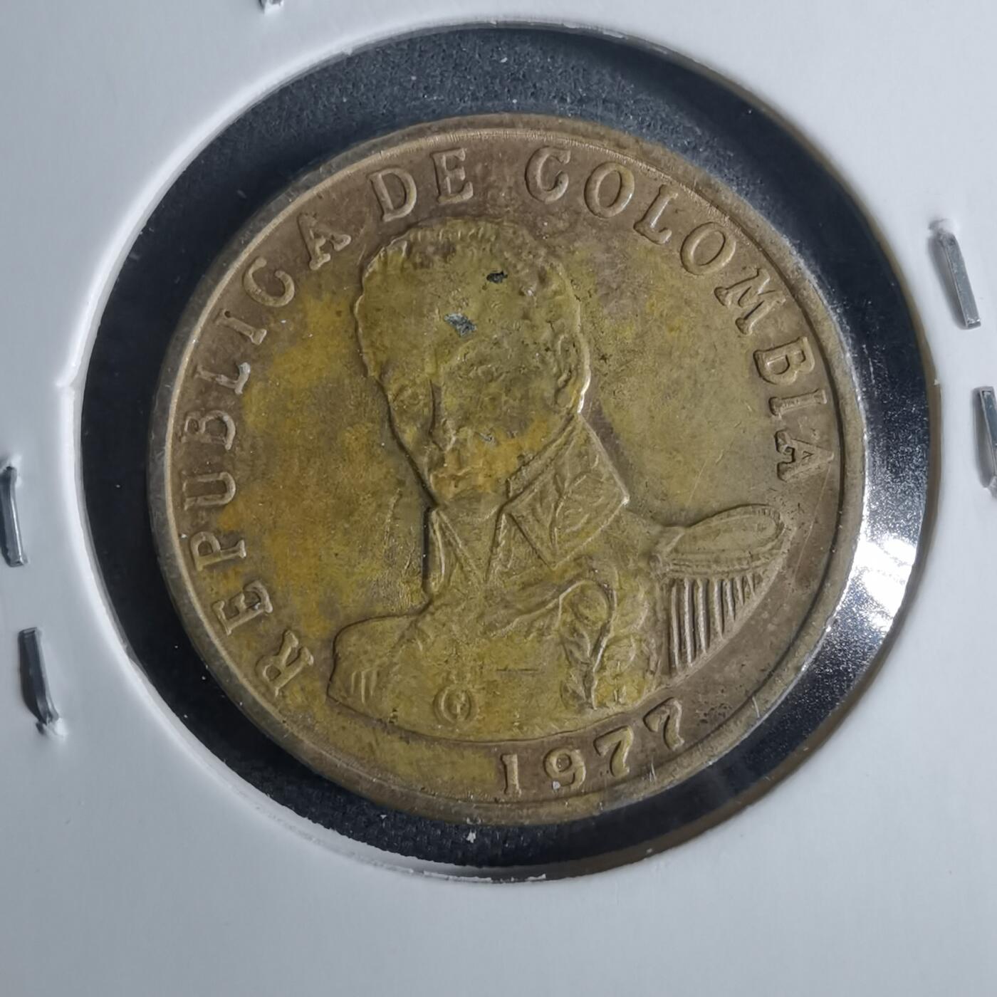 沼泽如烟--第954场 哥伦比亚1977年2比索