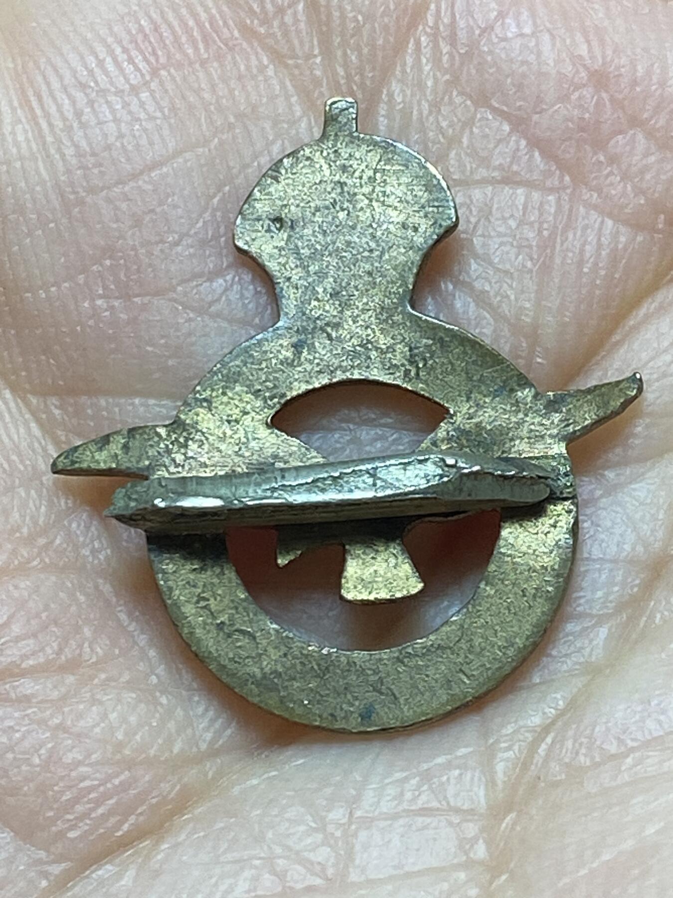 2026年第五场(总第一百七十四场）外国好品散币场(免佣金) 英国皇家空军（RAF）二战时期家属小型纪念领章(刻有英国皇家空军的官方格言片段:历经艰难，终抵星辰)