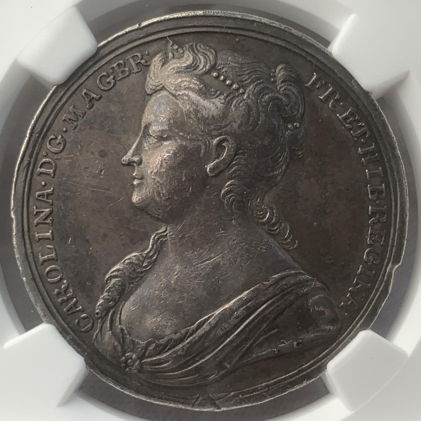掌中浮雕-藏着的欧洲第048场 NGC AU55 ：1727年英国王后卡洛琳加冕纪念银章，35mm，发行量仅四百枚
