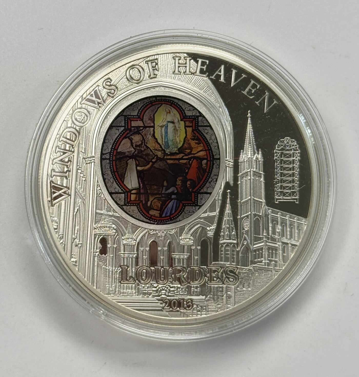 S&S Numismatic世界钱币-拍卖 第118期  库克群岛2013年 天空之窗系列-沙特尔主教座堂 10元精制彩色玻璃镶嵌纪念银币 50克925银 无盒证