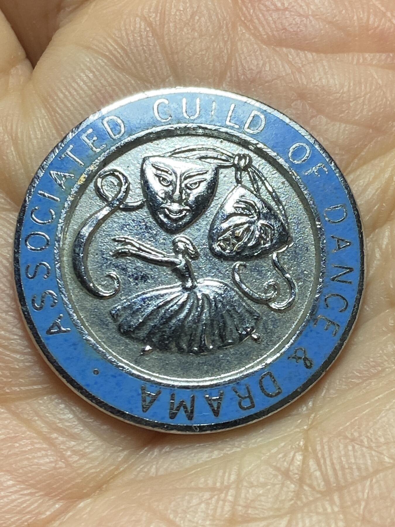 2026年第五场(总第一百七十四场）外国好品散币场(免佣金) 英国🇬🇧舞蹈与戏剧联合协会艺术成就章牌，直径27mm，重9.6g