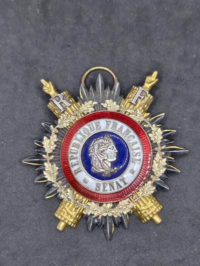 凯旋世界勋赏（第21期冬季大拍）（欢迎送拍）（对拍品有疑问请询问客服，不接受到手刀，出价默认拍品品相。请认真阅读拍卖规则！出价默认已认可！）（收到货请录制开箱视频，无视频概不处理问题。） - 法国参议院证章大绶