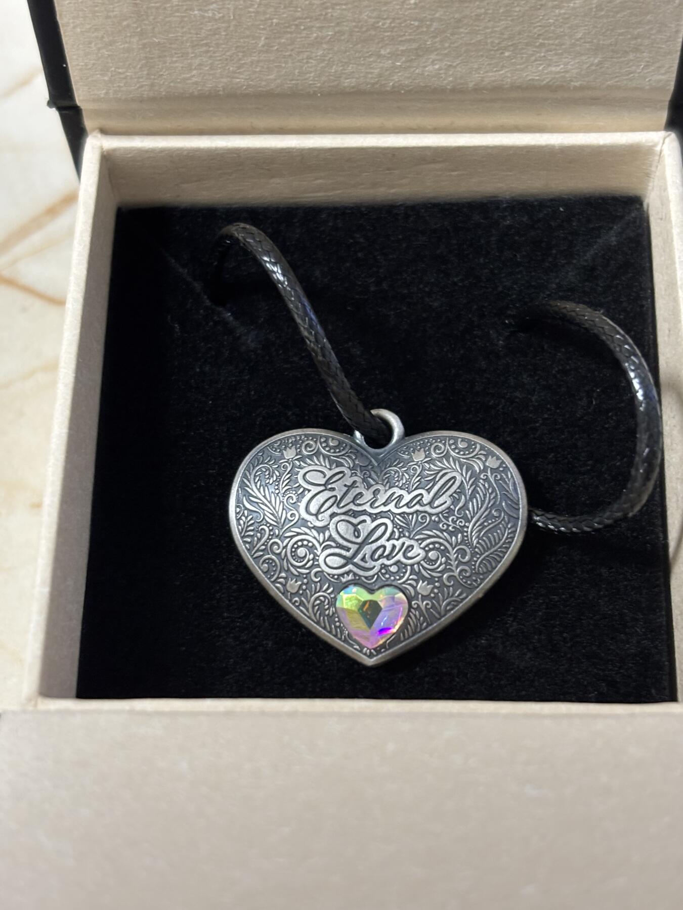 第187期拍卖 所罗门2021年情人节爱心仿古镶嵌水晶纪念银币吊坠，999银，15克，发行9999枚