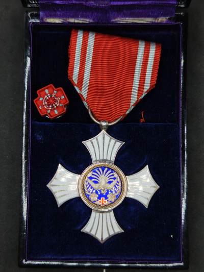 凯旋世界勋赏（第21期冬季大拍）（欢迎送拍）（对拍品有疑问请询问客服，不接受到手刀，出价默认拍品品相。请认真阅读拍卖规则！出价默认已认可！）（收到货请录制开箱视频，无视频概不处理问题。） - 赤十字有功银制带盒