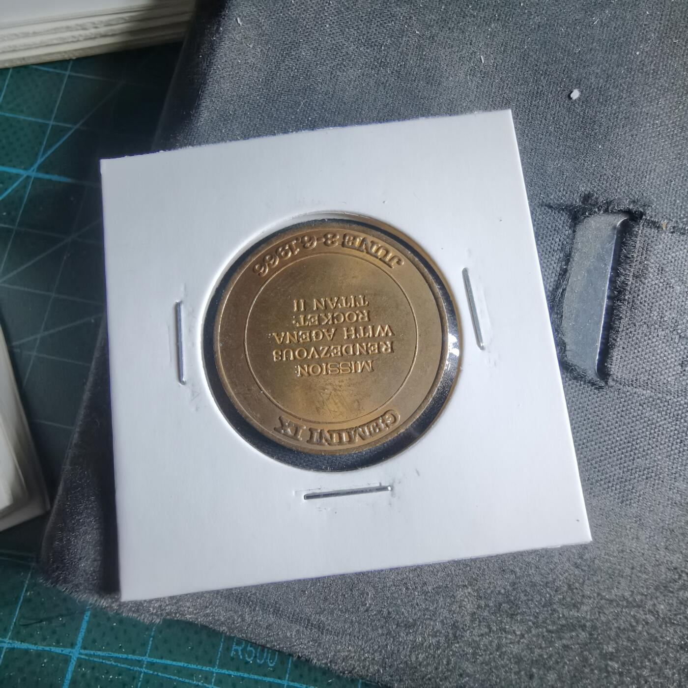 沼泽如烟--第954场 航天纪念章