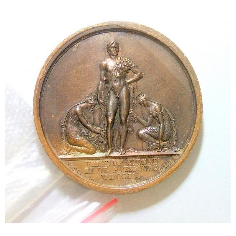 【旋风钱币】1月10日19:00准时开拍 精美欧洲币章、银币银章、第三帝国钱币等 全场包邮！ 【艺术】法国艺术大章1805年 拿破仑金叶冠 征服维也纳高浮雕精制大铜章 40MM