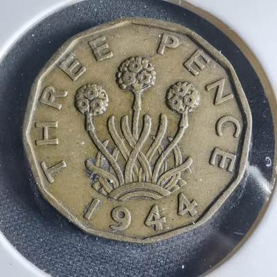 沼泽如烟--第954场 - 英国1944年3便士