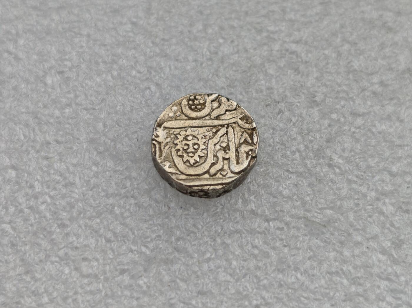 瓶子🏺第224期拍卖会  17世纪印度印多邦太阳脸打制银币  11克  太阳神图案