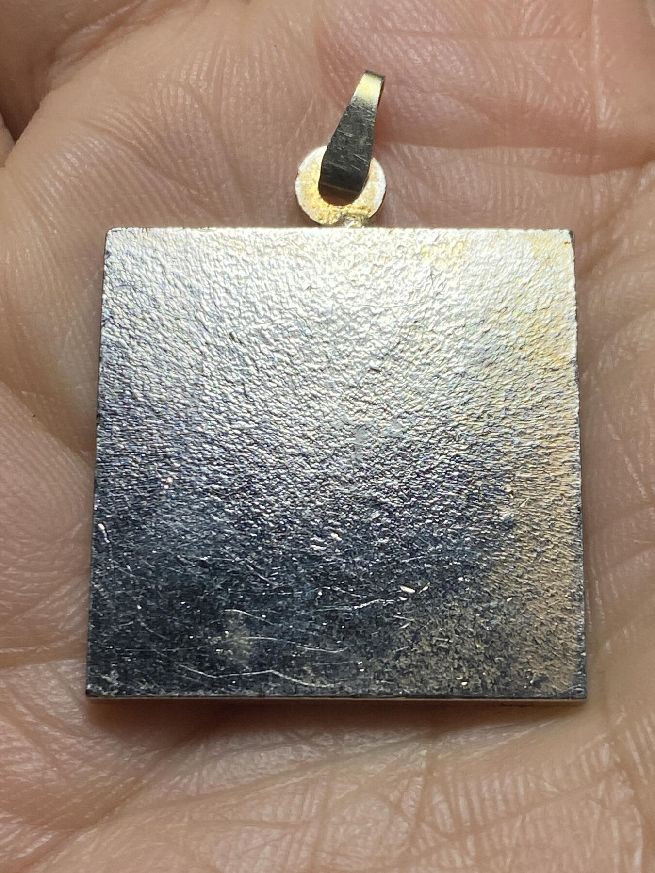 2026年第五场(总第一百七十四场）外国好品散币场(免佣金) 英国🇬🇧模拟火灾报警玻璃击破点设计的创意吊坠/纪念章，直径25.5mm，重11.79g