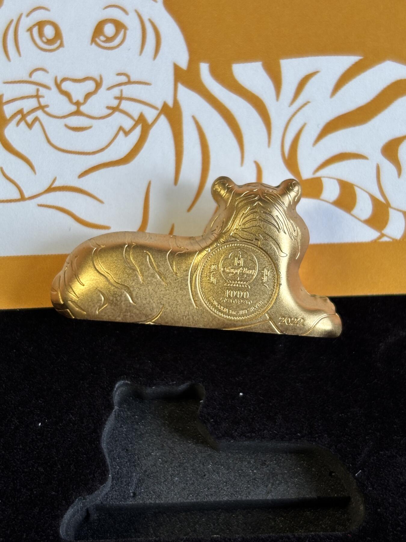 第187期拍卖 蒙古2022年中国生肖系列虎年1盎司异形镀金银币，999银镀金，发行888枚