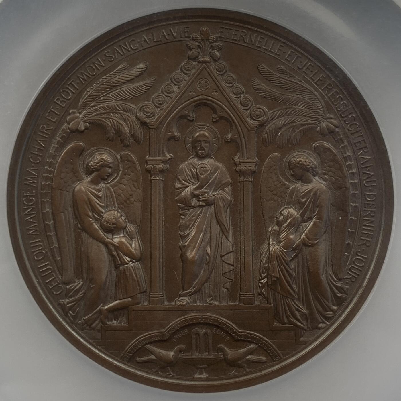 掌中浮雕-藏着的欧洲第048场 NGC MS66 ：1878年法国洗礼与圣礼纪念大铜章，69mm，正面是宗教场景，背面是圣经和圣灵鸽子图案，近完美品相，三阶段信礼全部完成并篆刻确认日期记录的十分难得