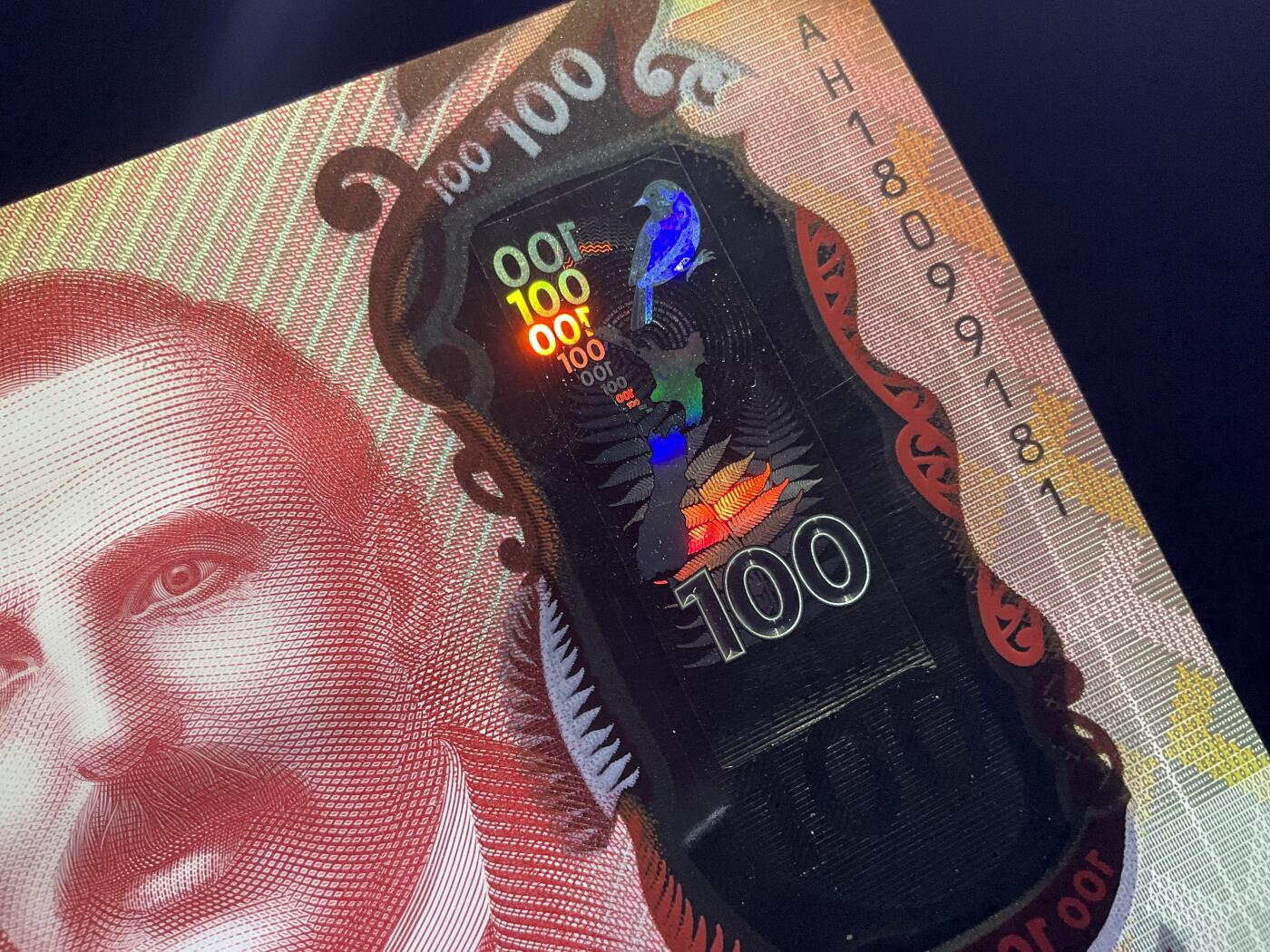 【礼羽收藏】🌏世界钱币拍卖第118期 新西兰明亮系列18年100$，全倒置刀拆绝品靓号(注:因开头2位是代表发行年份，因此全程倒置号只有16-18-19三个年份才能产生后面再发年份均无法出全倒置号)