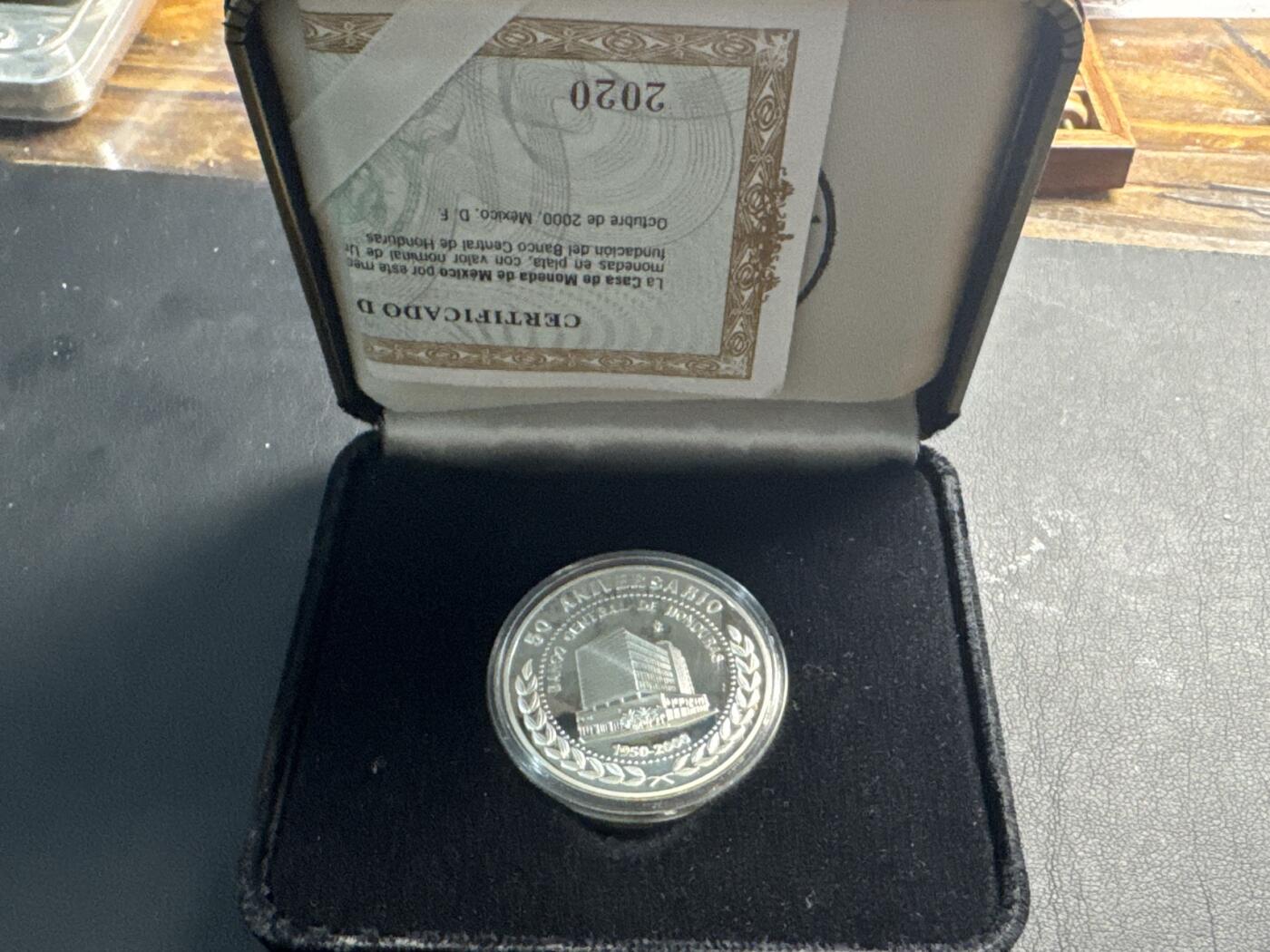 ❤️【币观天下】❤️ 第338期钱币拍卖- 2026.1.9周五晚上6点半场-长期征集拍品 罕见品种 洪都拉斯2000年国家中央银行成立五十周年纪念银币