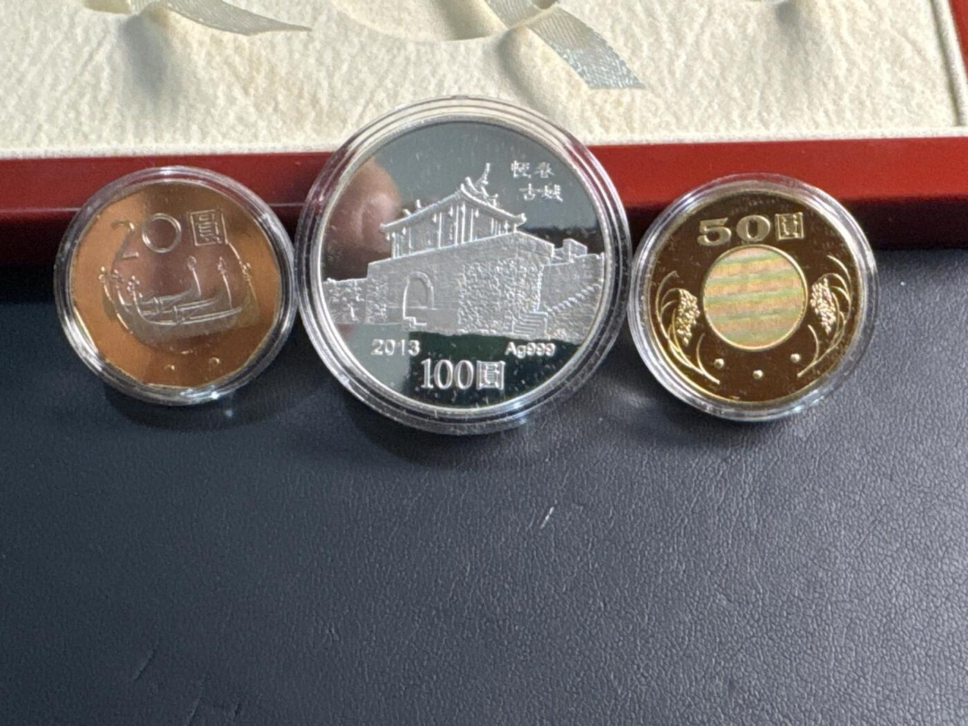 ❤️【币观天下】❤️ 第338期钱币拍卖- 2026.1.9周五晚上6点半场-长期征集拍品 中国台湾2013年第一轮生肖蛇纪念纪念套币含31.2克银币一枚及两枚精制币