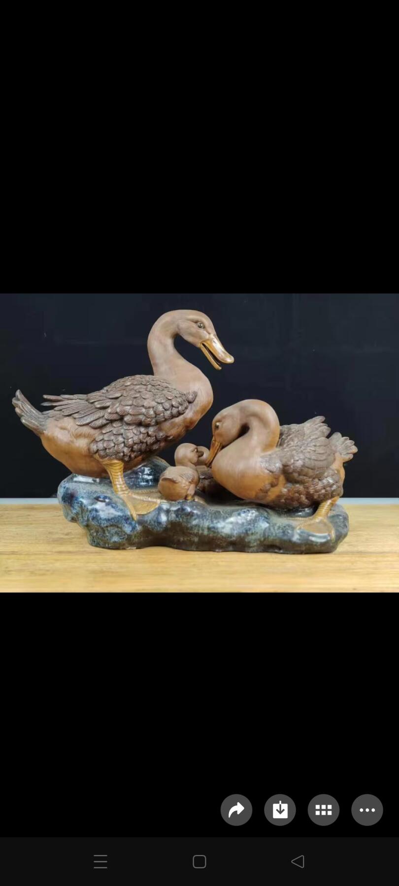 紫砂鸭子，形象逼真，栩栩如生，欣赏价值高