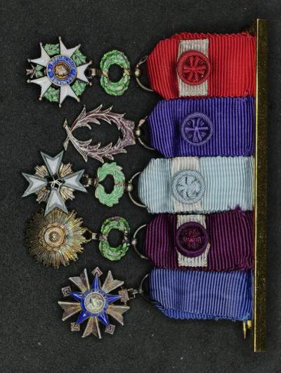 凯旋世界勋赏（第21期冬季大拍）（欢迎送拍）（对拍品有疑问请询问客服，不接受到手刀，出价默认拍品品相。请认真阅读拍卖规则！出价默认已认可！）（收到货请录制开箱视频，无视频概不处理问题。） - 法国荣誉军团贝宁黑星棕榈叶五联排mini