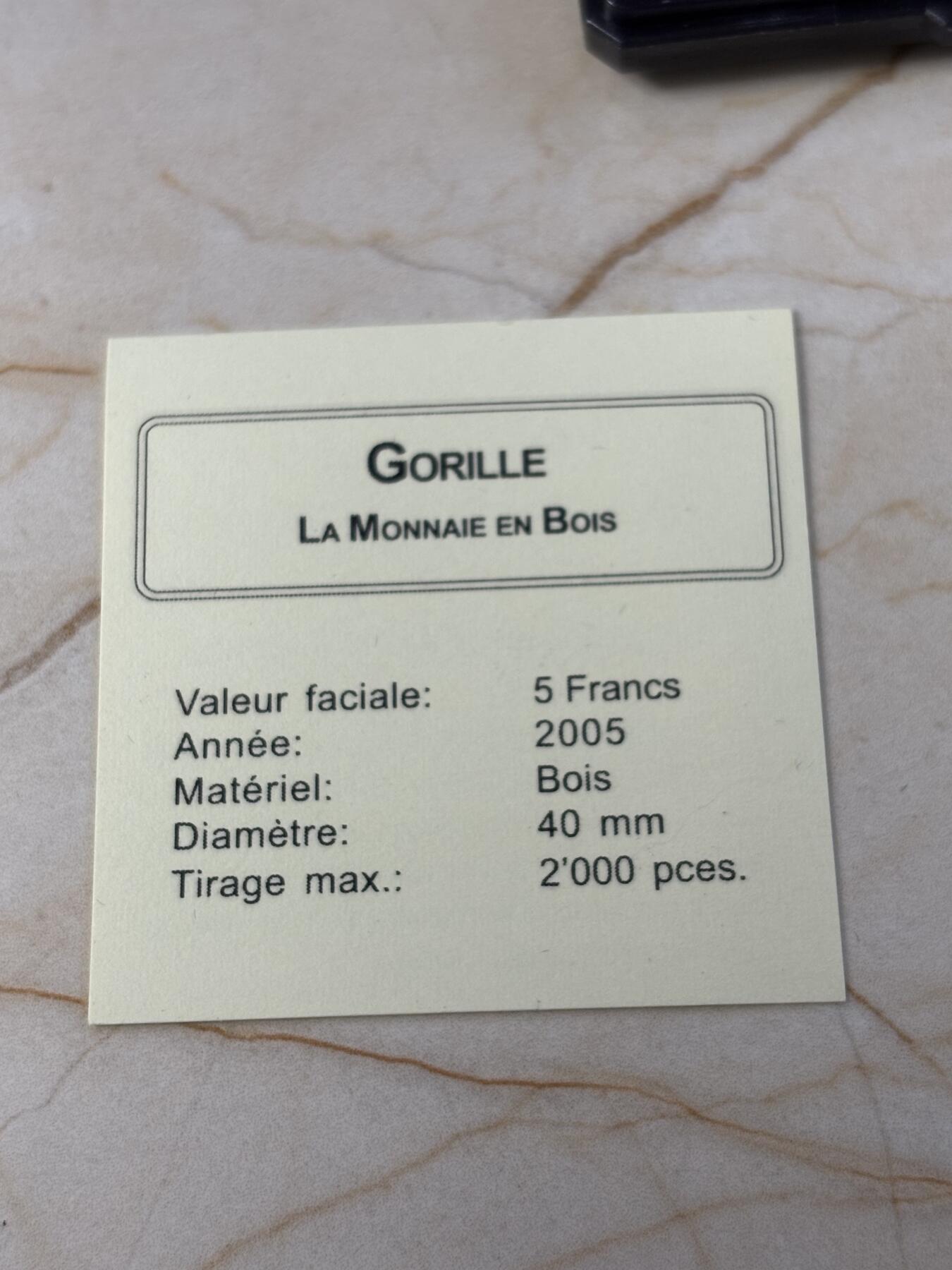 第187期拍卖 稀奇世界首枚木头材质刚果2005年大猩猩纪念币带盒证。公司从何2000枚