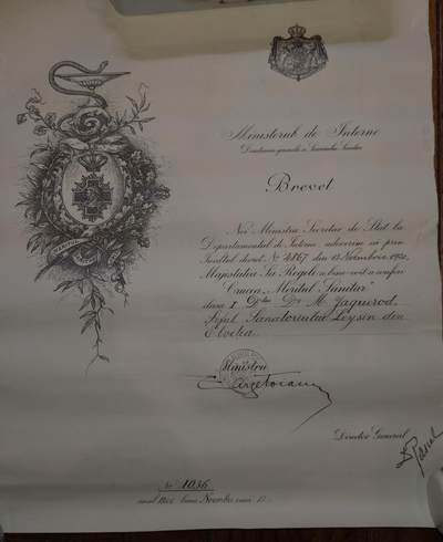 凯旋世界勋赏（第21期冬季大拍）（欢迎送拍）（对拍品有疑问请询问客服，不接受到手刀，出价默认拍品品相。请认真阅读拍卖规则！出价默认已认可！）（收到货请录制开箱视频，无视频概不处理问题。） - 一战 一级 罗马尼亚王国 红十字勋章证书 和上面章一套 1920年由 罗马尼亚内政部长亲签签发 授予 马克 雅克罗德医生 （1875-1947）结核病专家，一战期间担任瑞士莱森疗养院主管，救治伤兵和难民