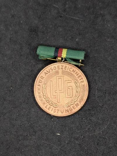 凯旋世界勋赏（第21期冬季大拍）（欢迎送拍）（对拍品有疑问请询问客服，不接受到手刀，出价默认拍品品相。请认真阅读拍卖规则！出价默认已认可！）（收到货请录制开箱视频，无视频概不处理问题。） - 东德奖章