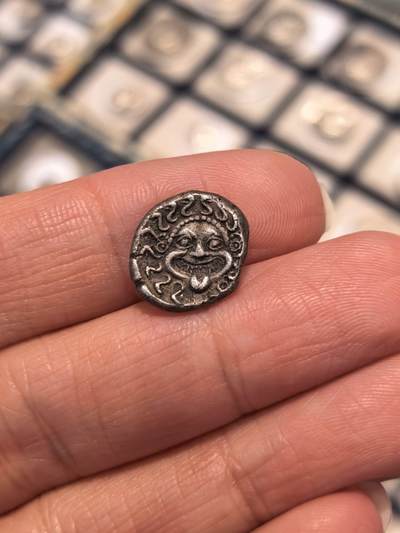 美杜莎船锚古币 - 美杜莎船锚古币