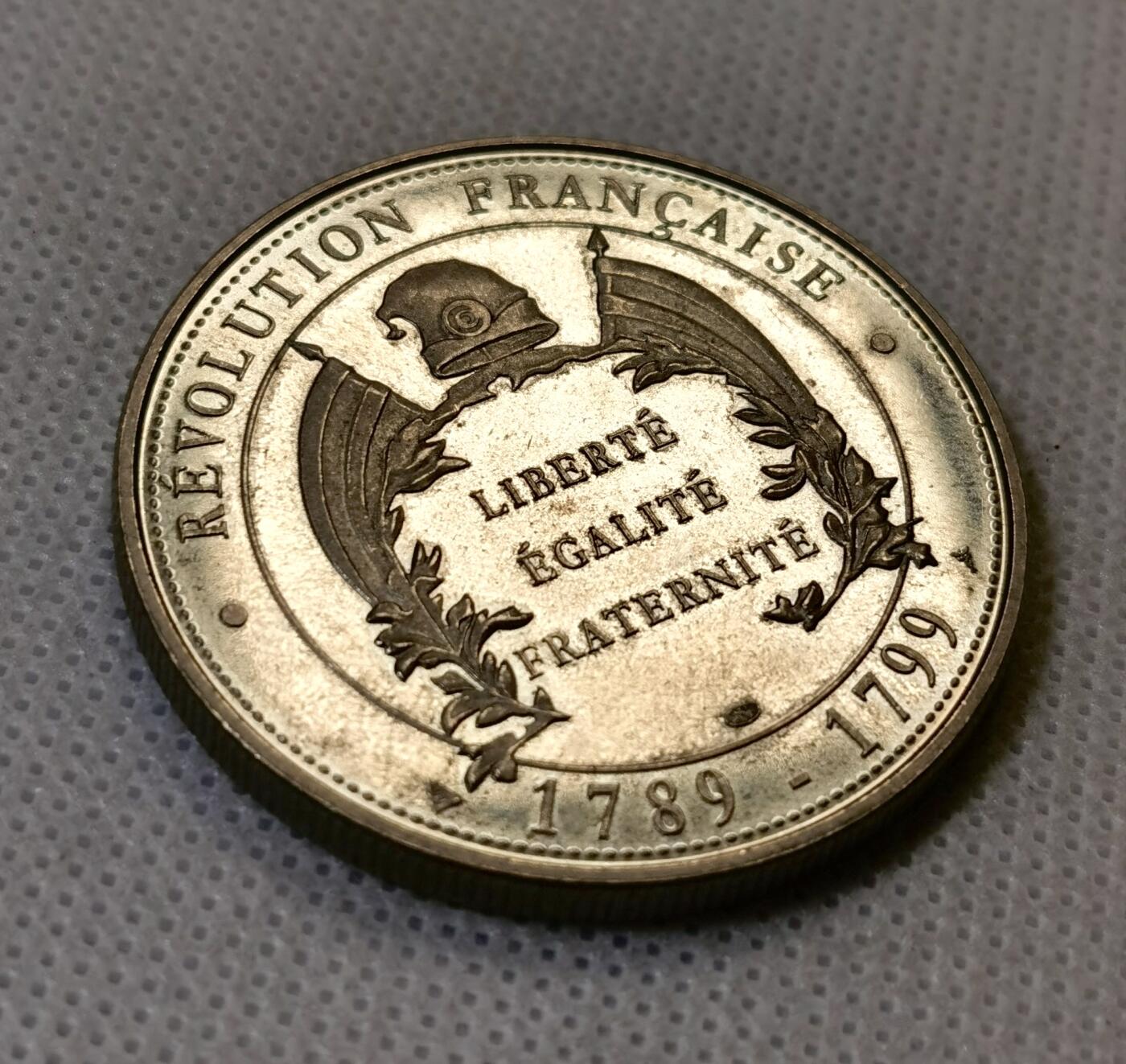 甄臻铺-世界币章拍卖（第46期）送拍享返佣金等优惠多多（1月10日精品场，敬请期待）