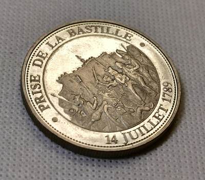 甄臻铺-世界币章拍卖（第46期）送拍享返佣金等优惠多多（1月10日精品场，敬请期待） 法国历史纪念章，普通金属材质：1789年攻克巴士底狱    直径42mm  重量31.1g，细节见图
