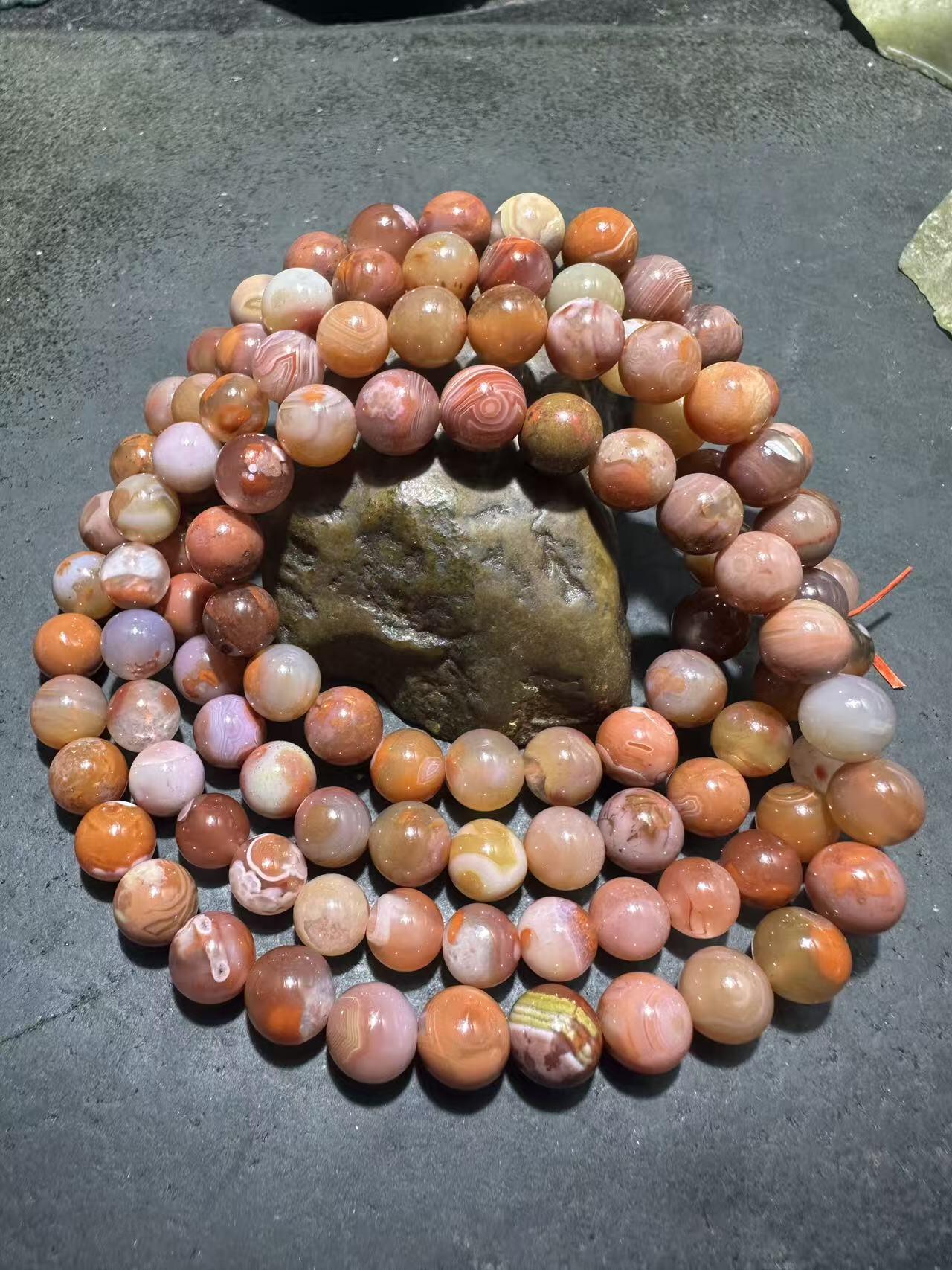 川料南红玛瑙多圈手串一条，