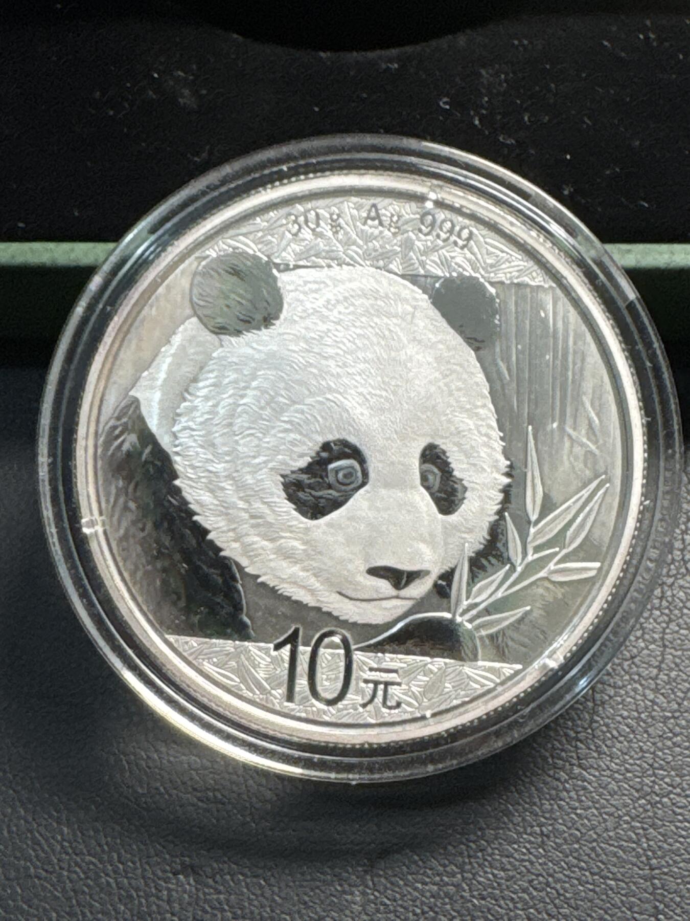 ❤️【币观天下】❤️ 第338期钱币拍卖- 2026.1.9周五晚上6点半场-长期征集拍品 2018年中国熊猫10元普制银币(30克999银) 带金总说明书、原盒