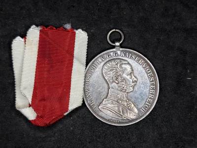 凯旋世界勋赏（第21期冬季大拍）（欢迎送拍）（对拍品有疑问请询问客服，不接受到手刀，出价默认拍品品相。请认真阅读拍卖规则！出价默认已认可！）（收到货请录制开箱视频，无视频概不处理问题。） - 一战 奥匈帝国 一级银级勇敢奖章（大盘）弗朗茨版 银质带维也纳检验A标