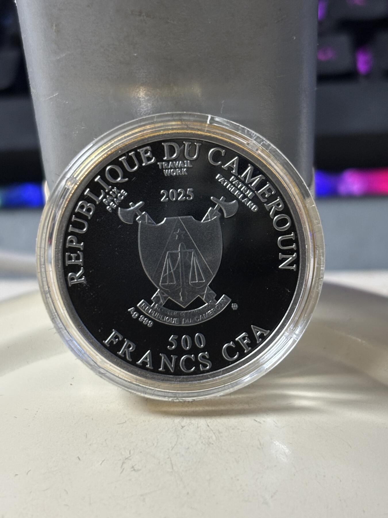 第187期拍卖 喀麦隆2025年中国生肖系列蛇年镶嵌水晶钌化银币，999银镀金钌化，14.14克，发行1111枚，