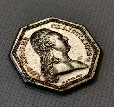 甄臻铺-世界币章拍卖（第46期）送拍享返佣金等优惠多多（1月10日精品场，敬请期待） 法国18世纪  路易十六皇家八角代币，路易十六摸不着头脑，是法国历史上唯一被砍头的皇帝，31.6mm  重量11.8g，细节见图