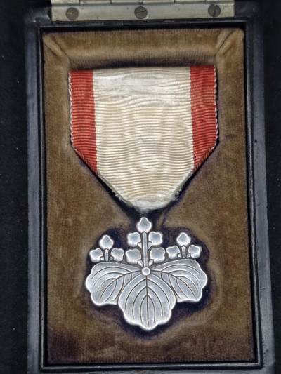 凯旋世界勋赏（第21期冬季大拍）（欢迎送拍）（对拍品有疑问请询问客服，不接受到手刀，出价默认拍品品相。请认真阅读拍卖规则！出价默认已认可！）（收到货请录制开箱视频，无视频概不处理问题。） - 早期白叶银制带盒