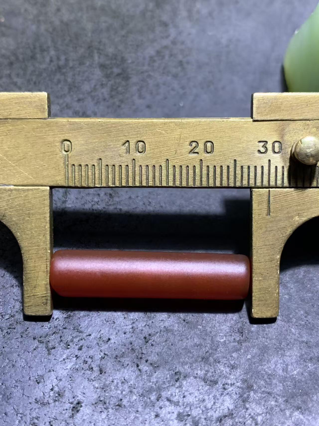 精美高玉化酒红色缠丝玛瑙随形直桶，桶珠一颗