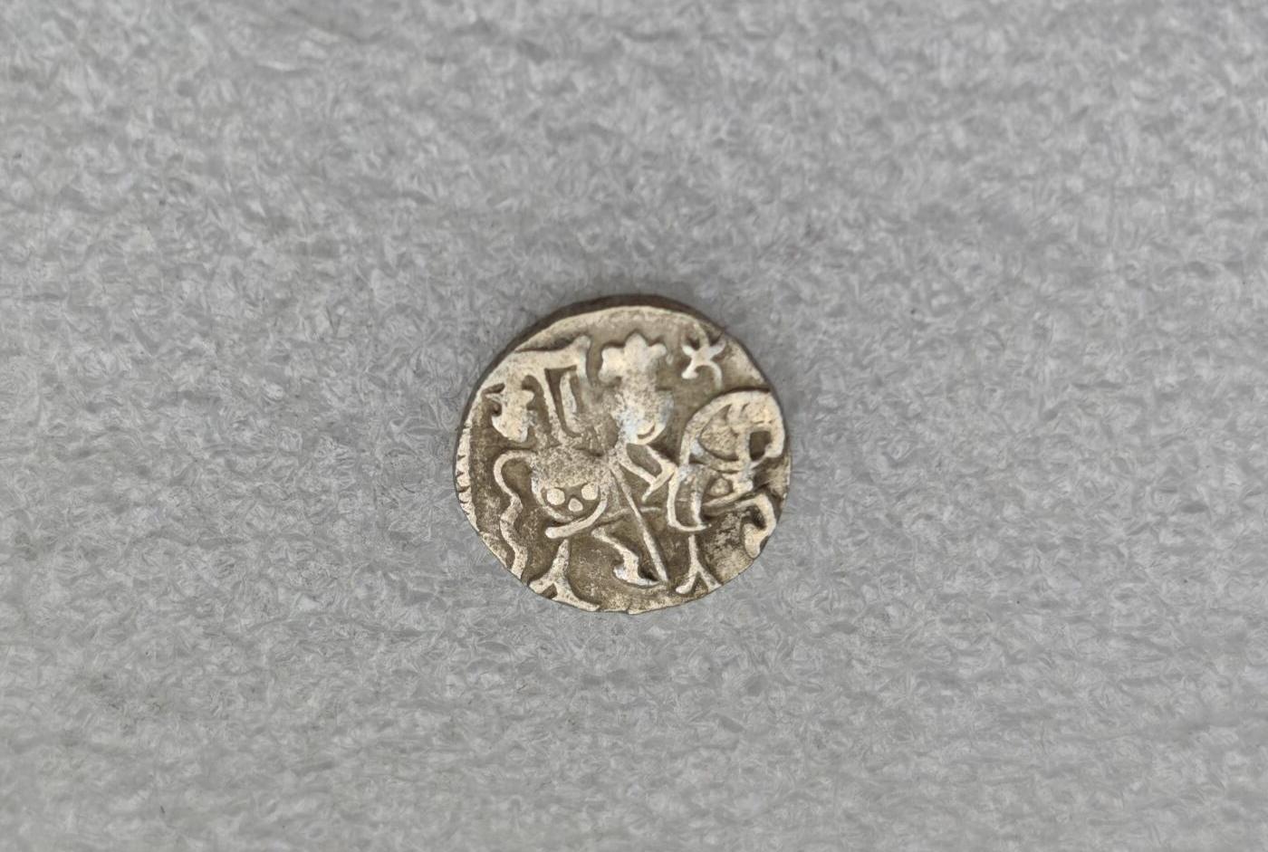 瓶子🏺第224期拍卖会  公元800年沙希王朝牛瘤骑士打制银币