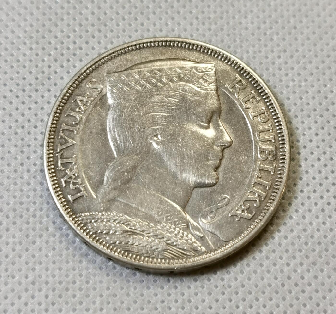 甄臻铺-世界币章拍卖（第46期）送拍享返佣金等优惠多多（1月10日精品场，敬请期待） 拉脱维亚女神5拉特  1932年 835银Ag，直径37mm   质量25g，发行量60w枚，拉脱维亚的经典品种，细节见图