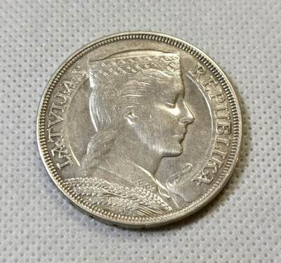 甄臻铺-世界币章拍卖（第46期）送拍享返佣金等优惠多多（1月10日精品场，敬请期待） - 拉脱维亚女神5拉特  1932年 835银Ag，直径37mm   质量25g，发行量60w枚，拉脱维亚的经典品种，细节见图