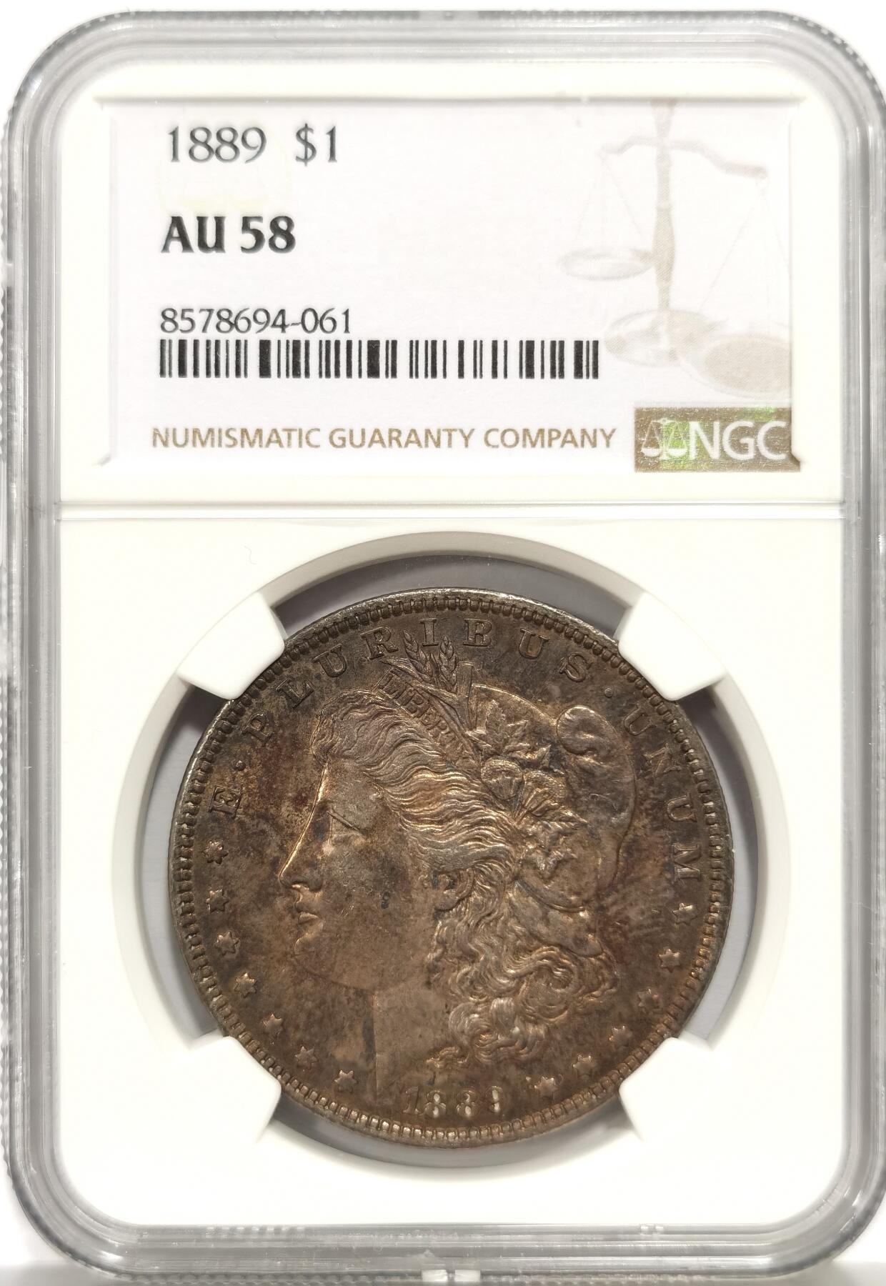 博洋堂世界钱币拍卖第156期（全场包邮） NGC AU58 美国1889摩根1美元大银币，非常绚丽的酒红色五彩包浆，底板丝滑光度一流，硫化层并没有降低光度，鹰羽根根分明，58分严重低评