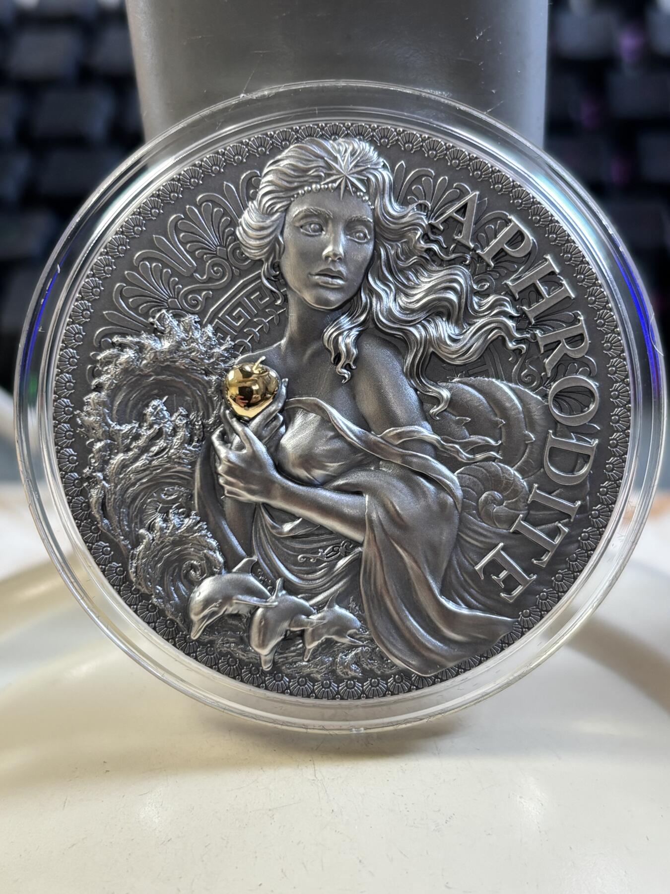 第187期拍卖 喀麦隆2022年希腊神话爱神阿芙罗狄蒂2盎司纪念银币，999银，发行量500枚