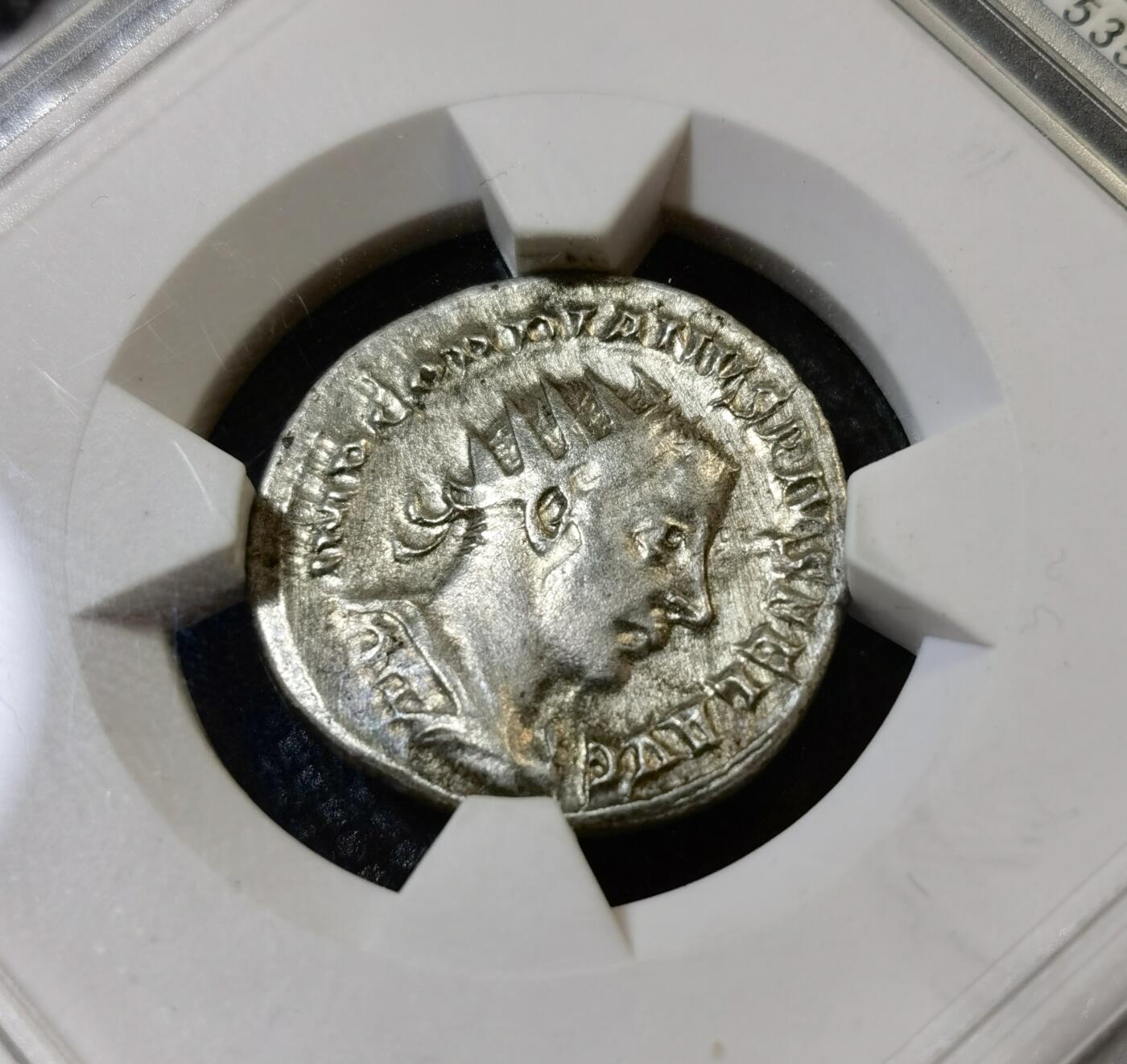 甄臻铺-世界币章拍卖（第46期）送拍享返佣金等优惠多多（1月10日精品场，敬请期待） 华夏邻国详评-AU50 公元238-244古罗马帝国戈尔迪安三世打制银币，正面皇帝头戴芒冠，背面手持丰饶角的命运女神，图案细节完整，铭文清晰