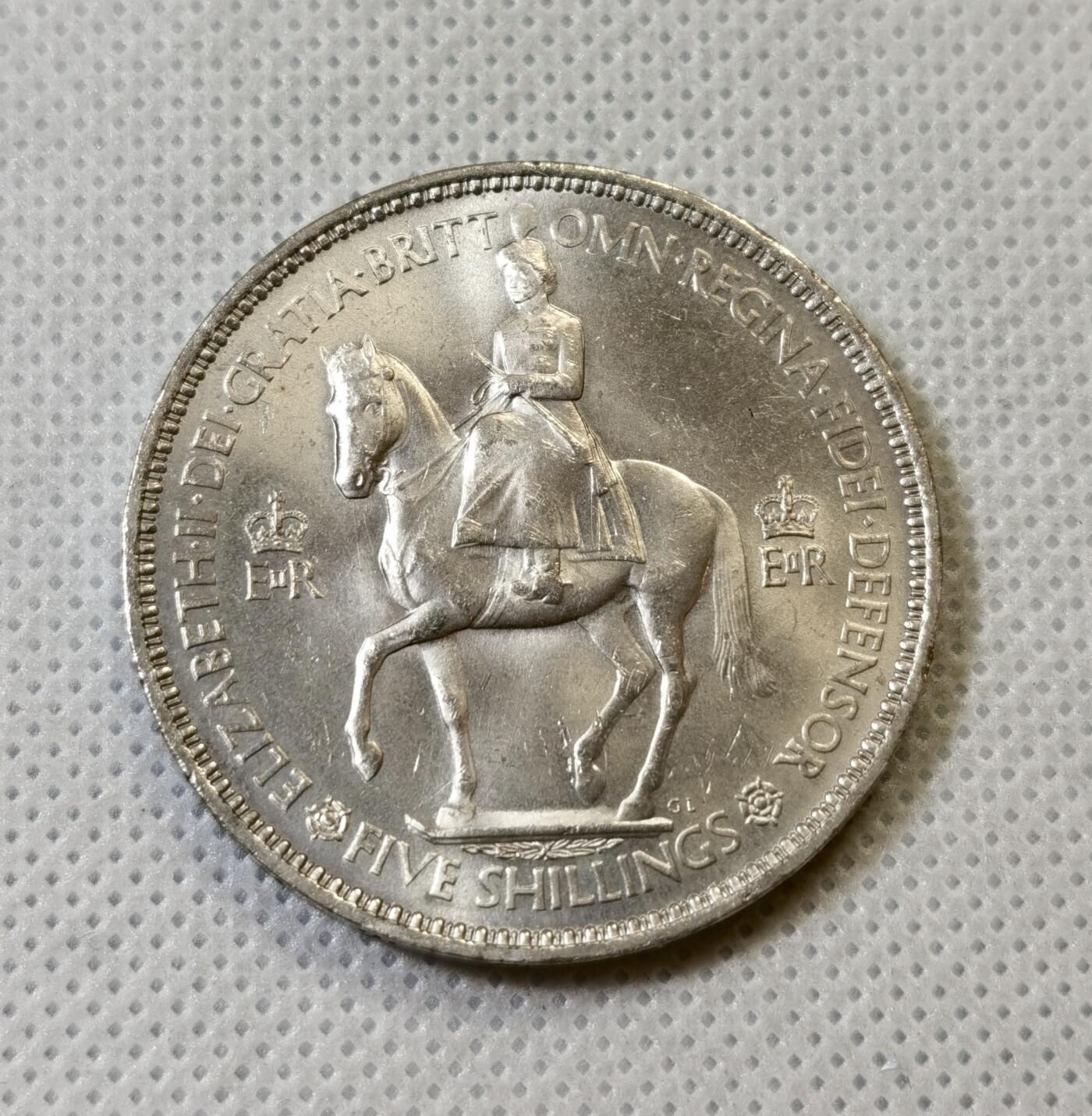 甄臻铺-世界币章拍卖（第46期）送拍享返佣金等优惠多多（1月10日精品场，敬请期待） 英国伊丽莎白二世登基5先令大镍币，1953年  发行量 5963000枚  带转光未流通品相，细节很好，直径38.6mm，细节见图