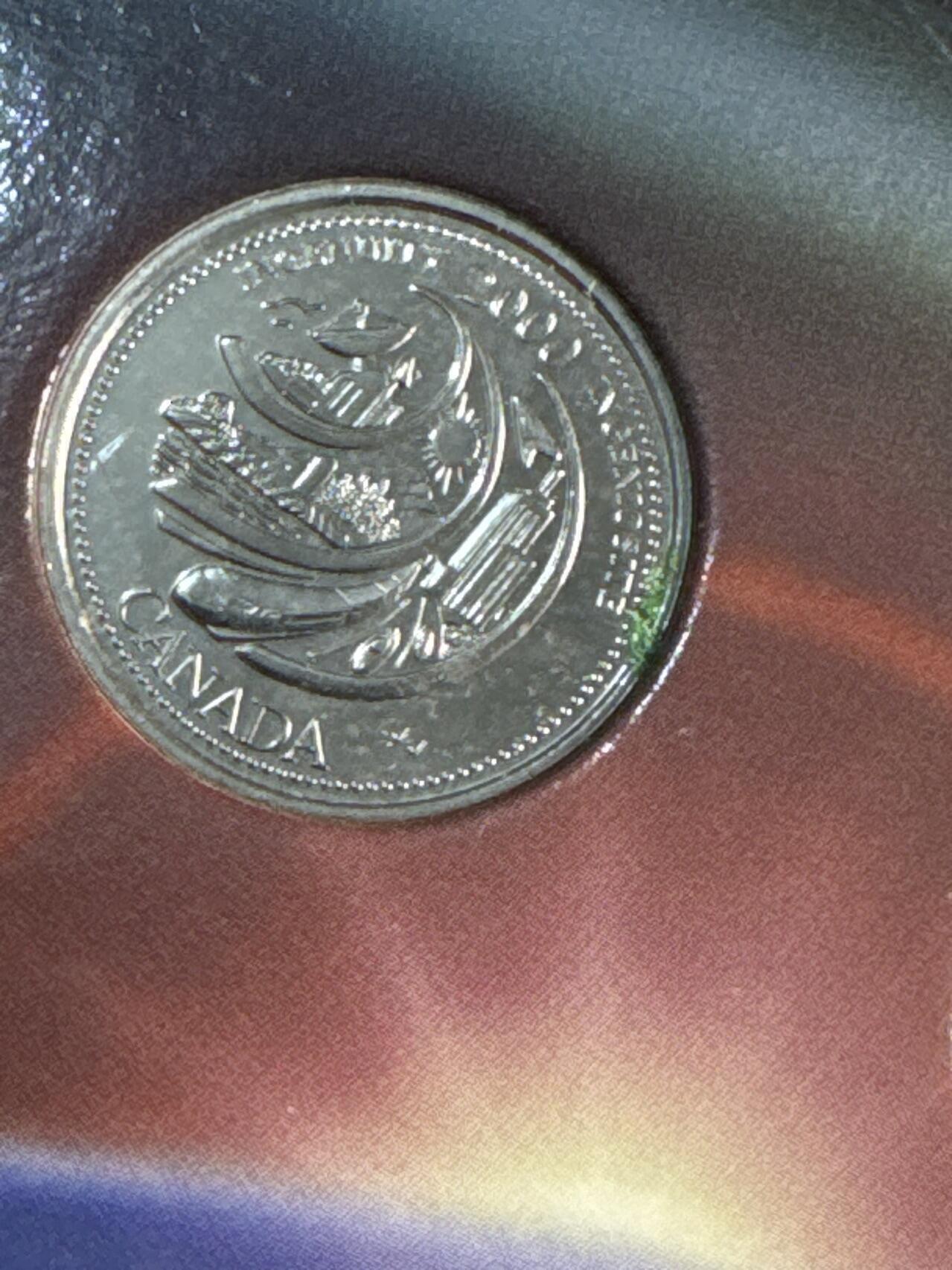 ❤️【币观天下】❤️ 第338期钱币拍卖- 2026.1.9周五晚上6点半场-长期征集拍品 加拿大2000年千禧12个月镍币套装一套12枚卡册有氧化，支架有脱胶