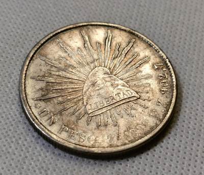 甄臻铺-世界币章拍卖（第46期）送拍享返佣金等优惠多多（1月10日精品场，敬请期待） 墨西哥鹰洋，1898ZS FZ原铸版，此版常见弱打，这枚是少见的全羽毛UNC品相，鹰头和蛇头的表情清晰，对光可看到带有红绿蓝彩色渐变，细节见图