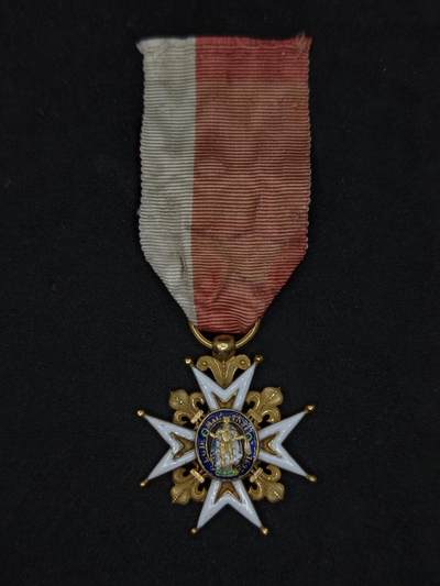 凯旋世界勋赏（第21期冬季大拍）（欢迎送拍）（对拍品有疑问请询问客服，不接受到手刀，出价默认拍品品相。请认真阅读拍卖规则！出价默认已认可！）（收到货请录制开箱视频，无视频概不处理问题。） - 法国波旁王朝金质圣路易勋章标准尺寸